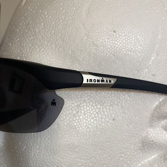 Foster Grant Ironman sunglasses Impact & scratch resistant lens 100% UVA UVB NWT - Picture 2 of 7